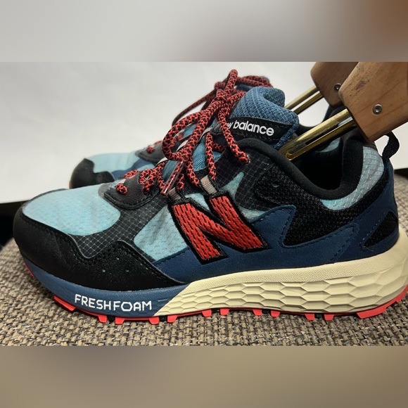 Really Cute, New Balance Fresh Foam Crag TR Women's Size 7 Hiking Shoes - Picture 6 of 8